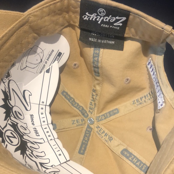 Washington Huskies Strap-back Hat by Zephyr - Picture 5 of 5